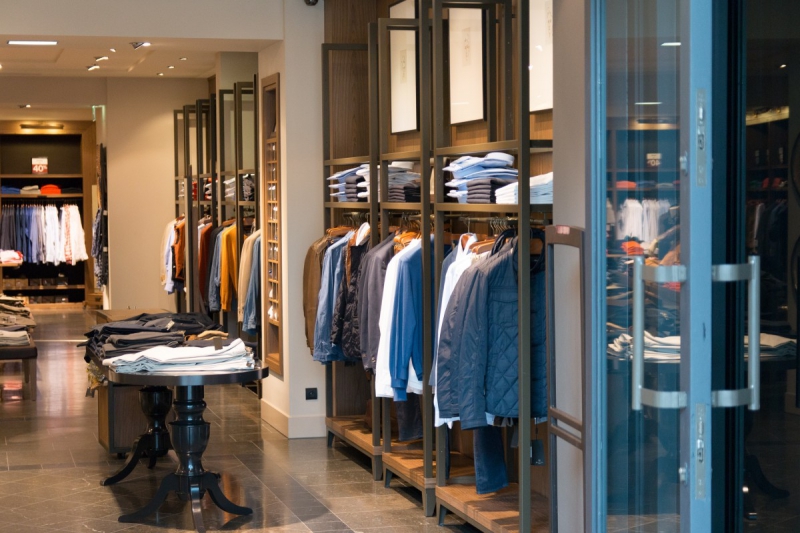 vitrine-CUEBRIS-min_shop_clothes_clothing_shopping_mall_shopping_kielce_crown_poland-862477
